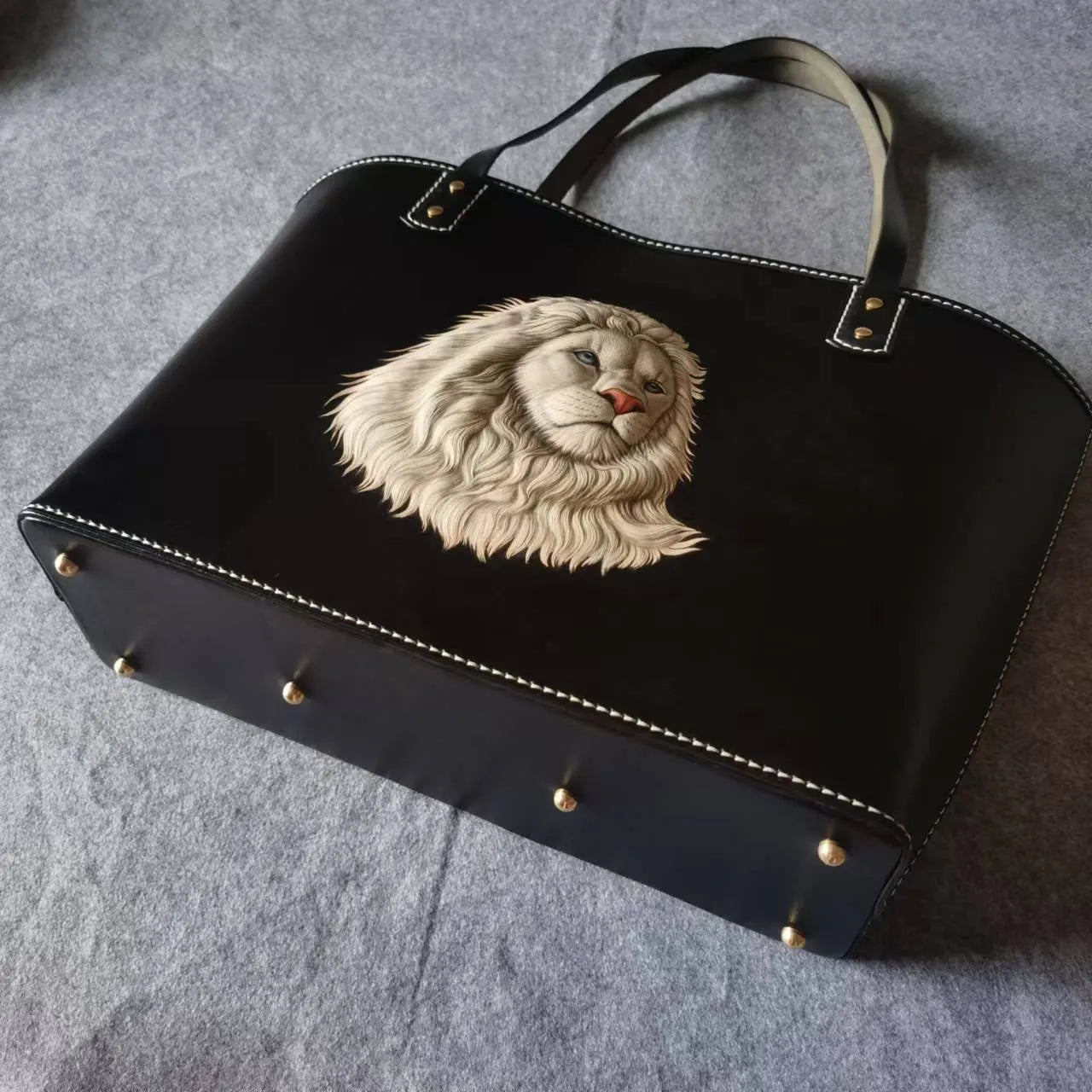 Leatherchild Handmade Hyper-Realistic Carved Leather Pet White Lion Shopping Bag (Deposit)Artist: Ms.Tao