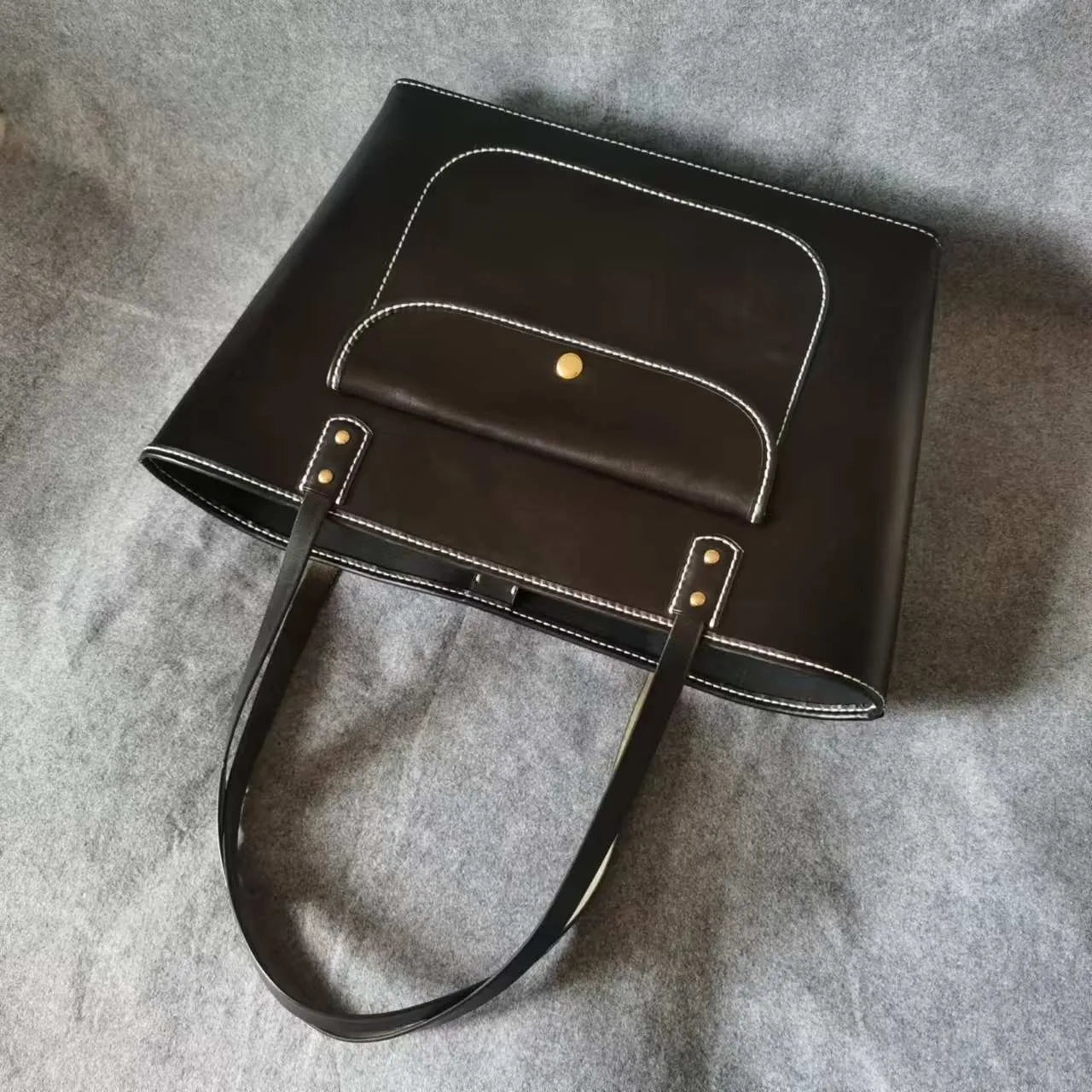 Leatherchild Handmade Hyper-Realistic Carved Leather Pet White Lion Shopping Bag (Deposit)Artist: Ms.Tao