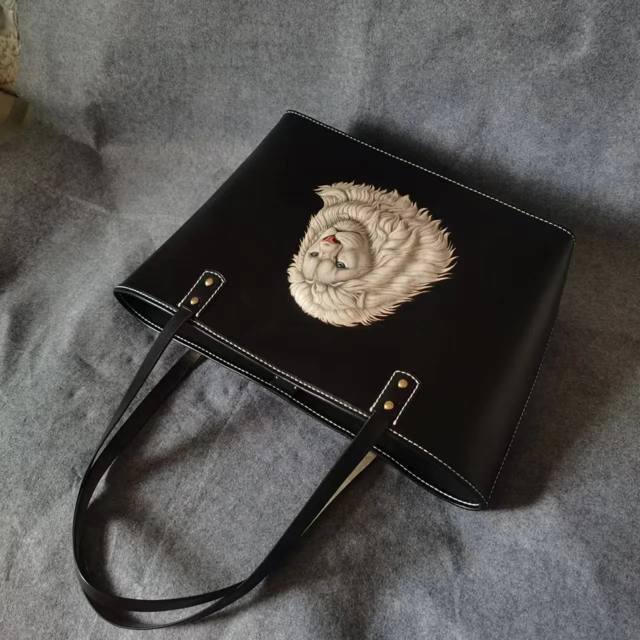 Leatherchild Handmade Hyper-Realistic Carved Leather Pet White Lion Shopping Bag (Deposit)Artist: Ms.Tao