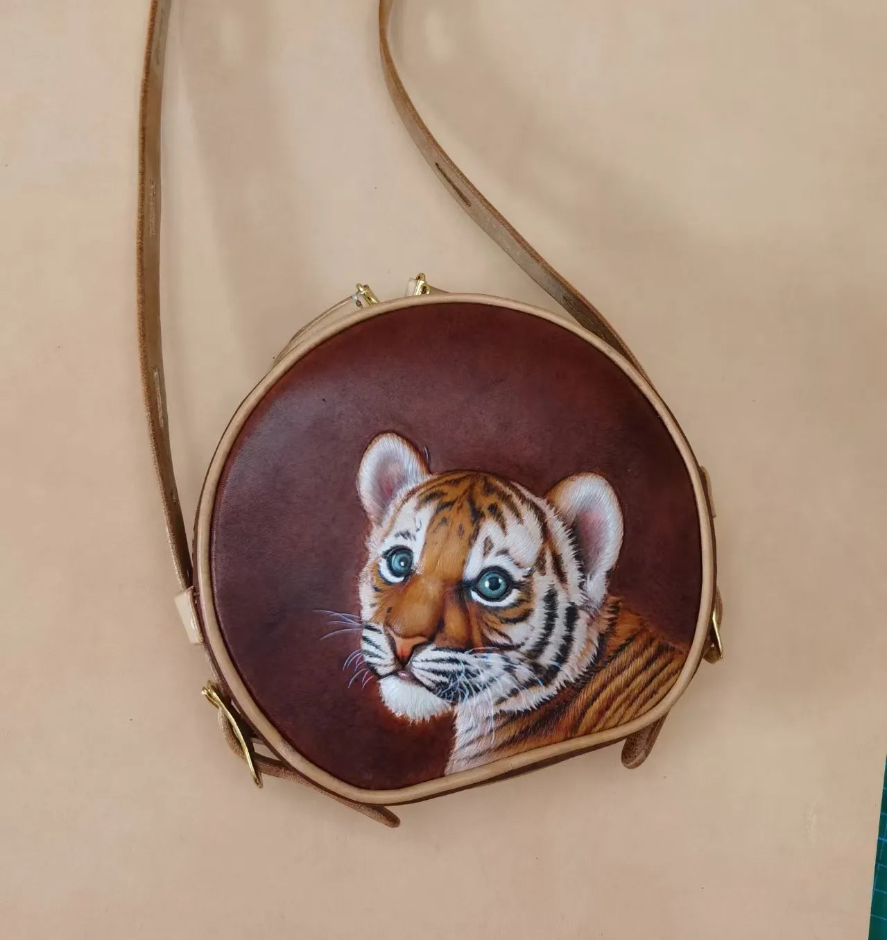 Leatherchild Handmade Hyper-Realistic Carved Leather Pet Round Crossbody Bag (Deposit)Artist: Ms.Tao
