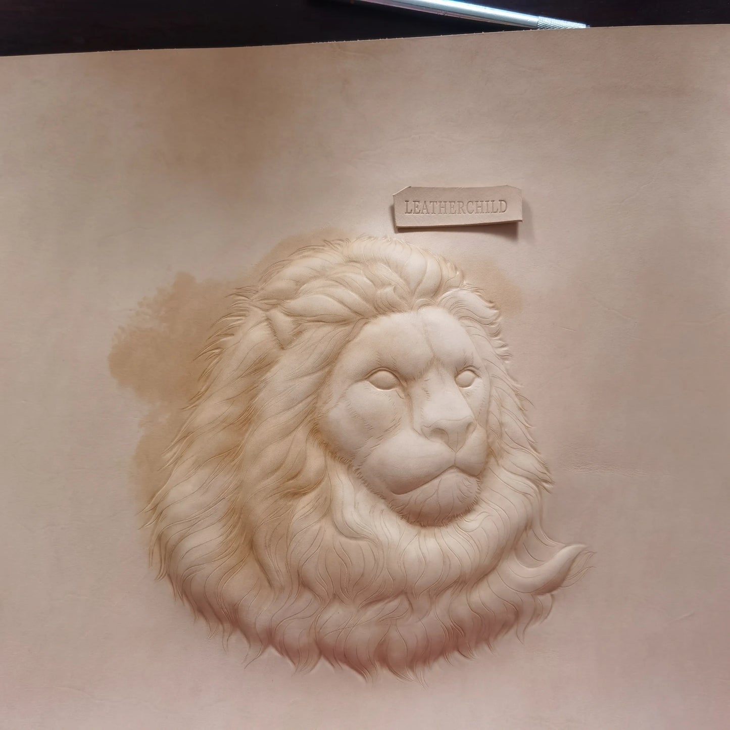 Leatherchild Handmade Hyper-Realistic Carved Leather Pet White Lion Shopping Bag (Deposit)Artist: Ms.Tao